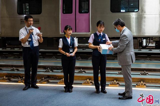地铁车辆段变身时尚秀场 京港地铁第二代制服发布