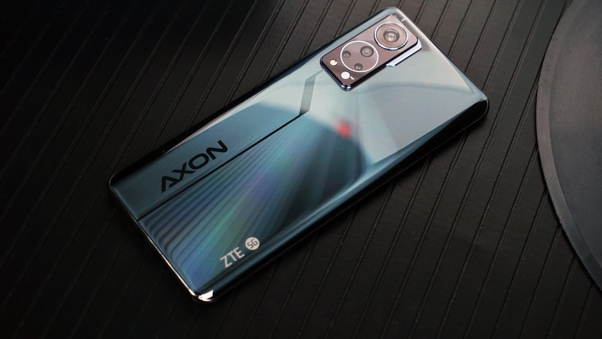 中兴 axon 30 屏下版值不值得买?三个理由说服你