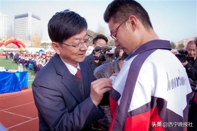 对话湟川中学校长 郑颂
