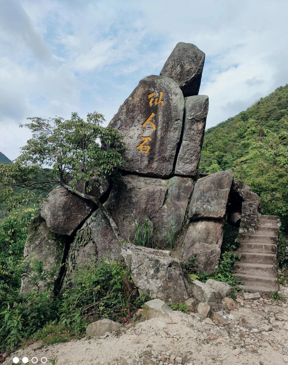 这里是江西赣州峰山森林公园707电视台顶峰,从市区要一个多小时的车程