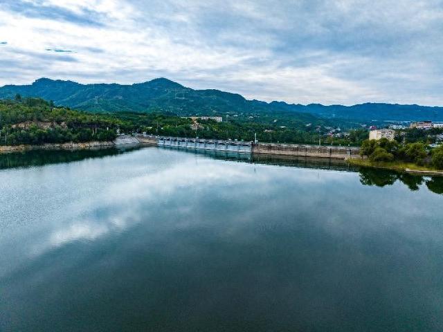 济南卧虎山图片