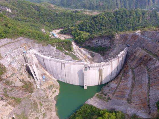 都匀大河水库大坝顺利封顶