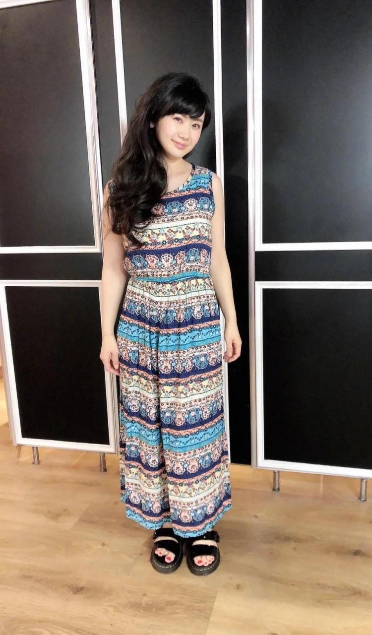 图1图2是福原爱和前夫在一起时,福原爱穿着婆婆给她从地摊上买的