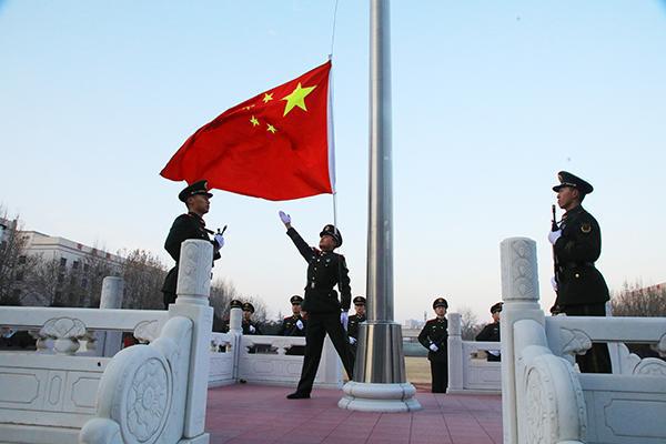大图直击:武警河南总队各支队举行升旗仪式