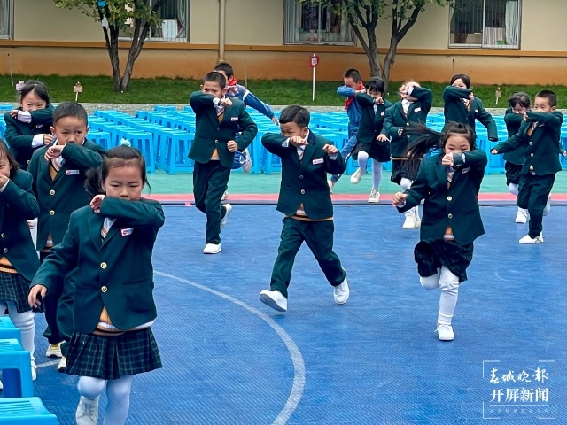五华区消防宣传月系列活动启动,大观小学开展消防安全疏散演练