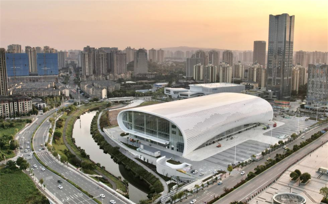 永川会展中心依托"山水画卷"的理念,将自然元素,文化元素与现代建筑