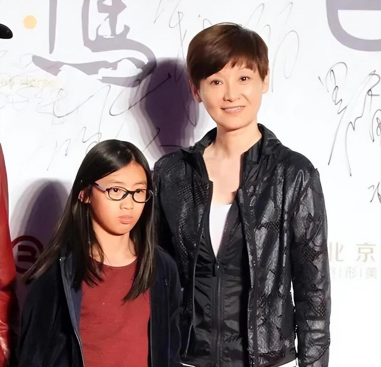为是京圈老炮儿的冯小刚导演,被曝出一件陈年大瓜:徐帆收养的女儿朵朵