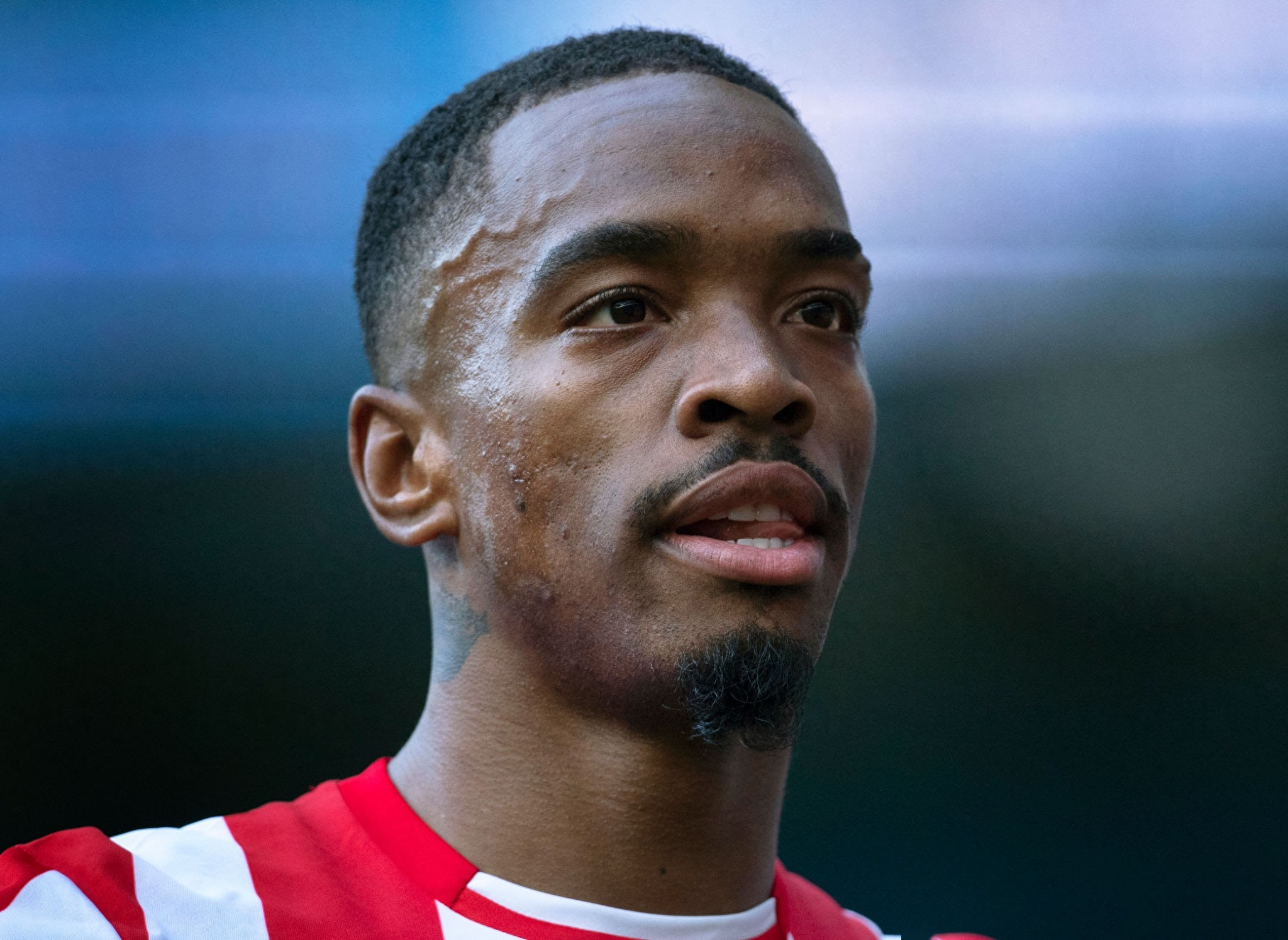 切尔西欲以6000万英镑引进伊万托尼:英超豪门争夺战