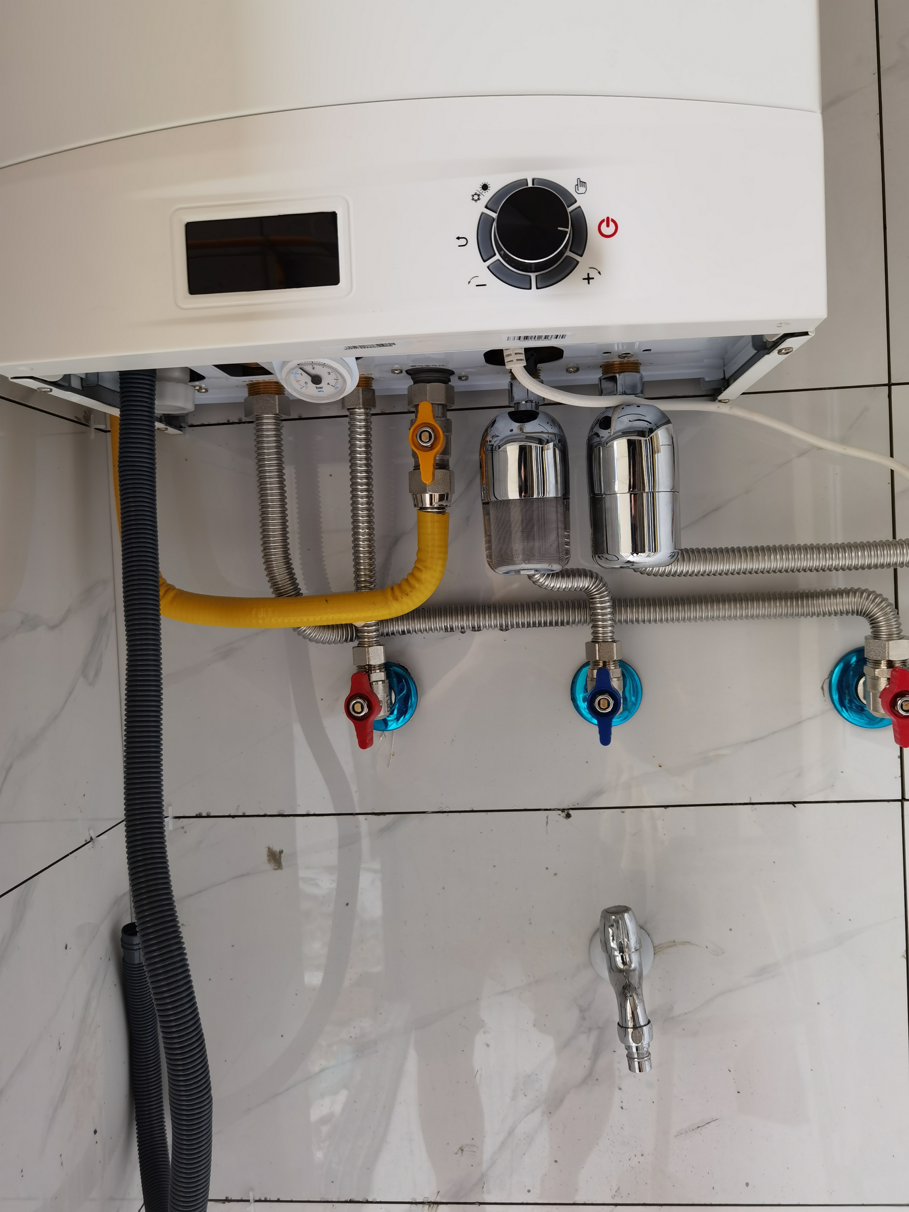 家用燃气壁挂炉地暖中需要用耦合罐以外哪些材料