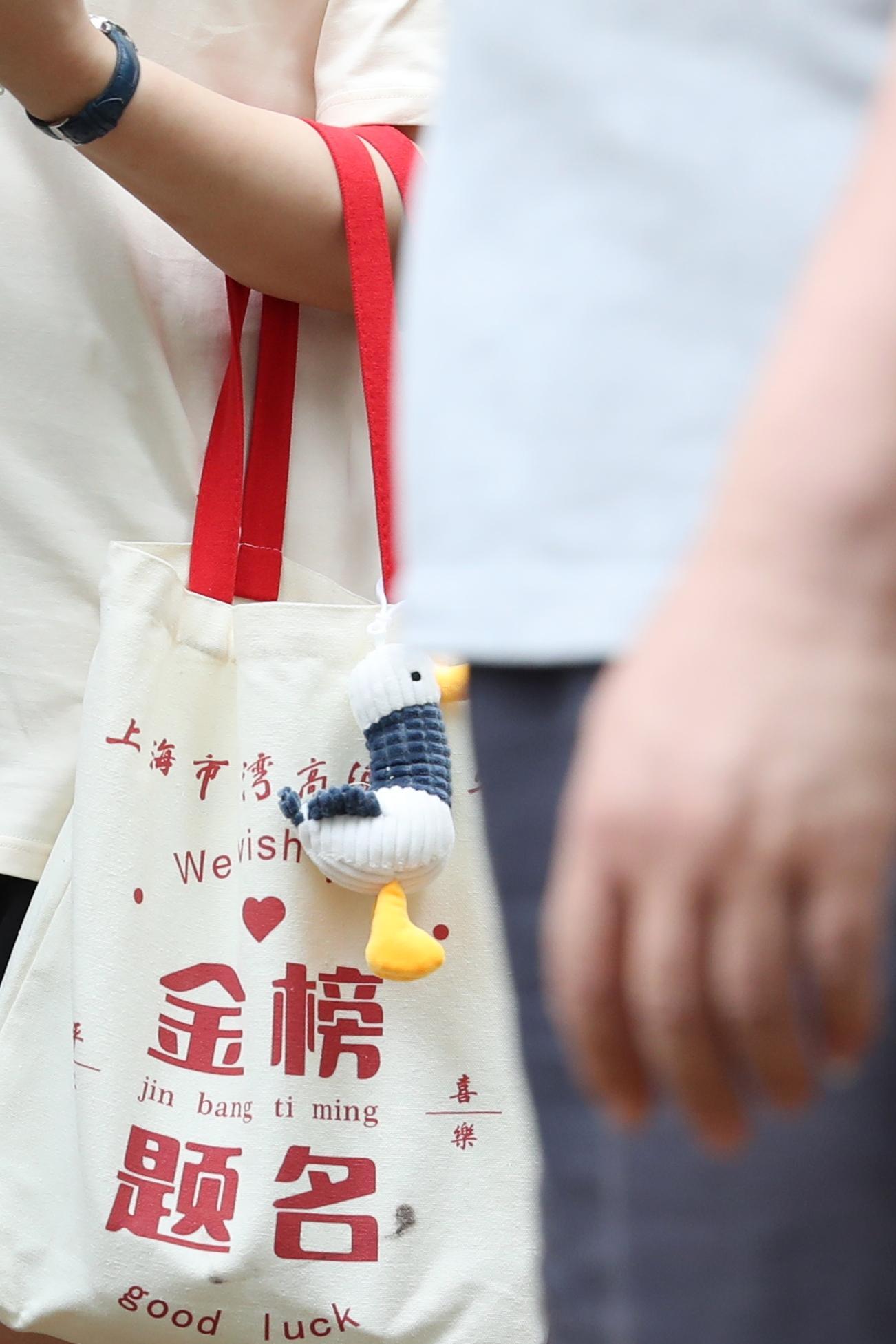 在现场丨记者直击五爱高级中学高考送考现场