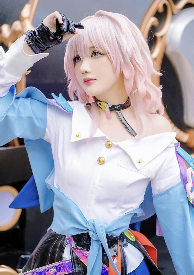 陈秋芳的三月七cosplay让粉丝们心动不已,因为太可爱了!