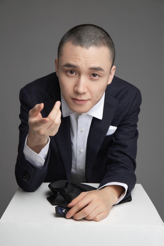 阳博最新写真曝光 灵动搞怪展多面可塑性