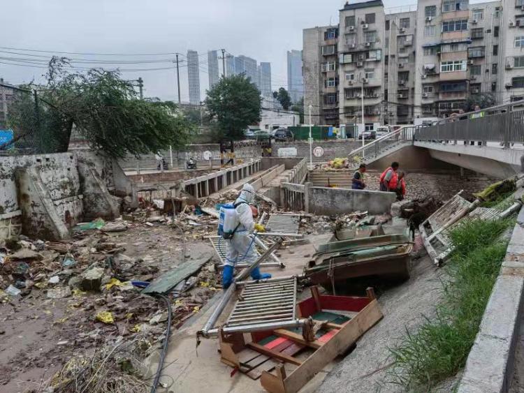 深圳科技企业9名技术骨干赴郑州灾区开展病媒生物防治