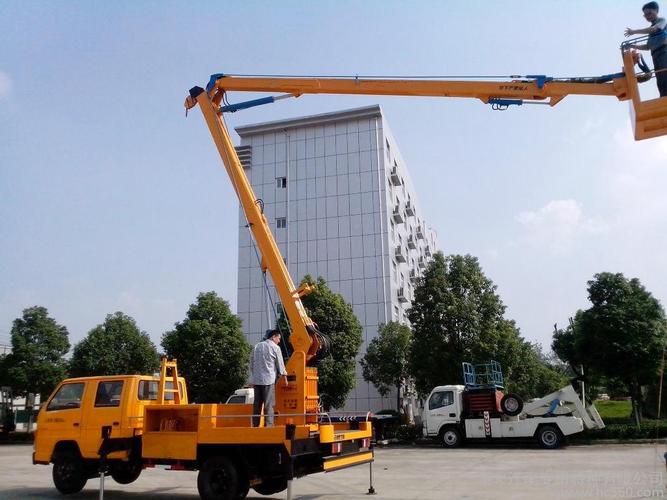 建筑外墙粉刷,是选用高空升降平台车还是传统脚手架好?