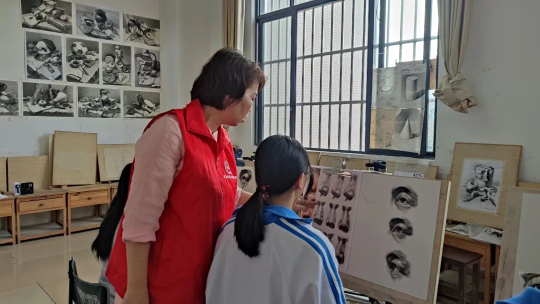 文昌市田家炳中學開展學雷鋒志願服務活動