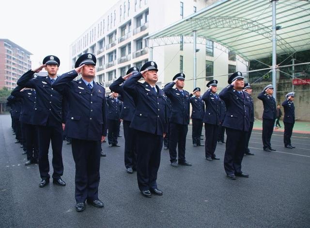 渝北區公安分局隆重舉行首箇中國人民警察節升警旗儀式