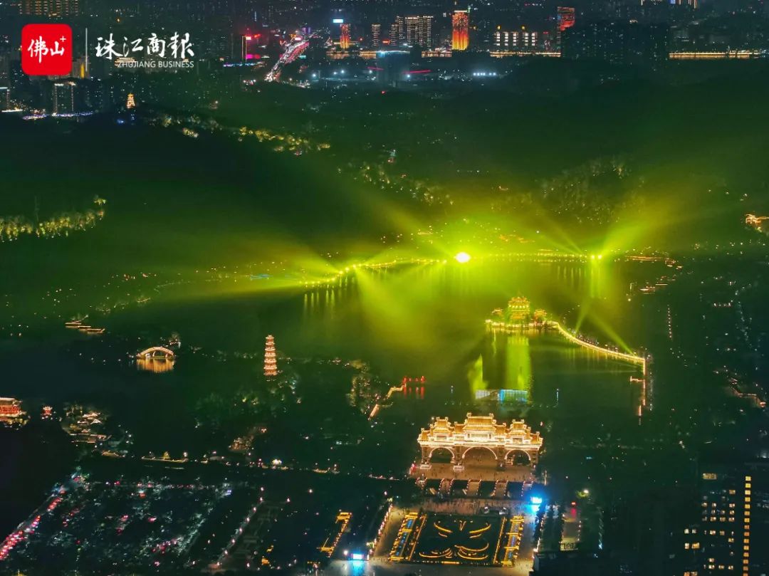 顺峰山公 园夜景./珠江商报记者周焯杰摄