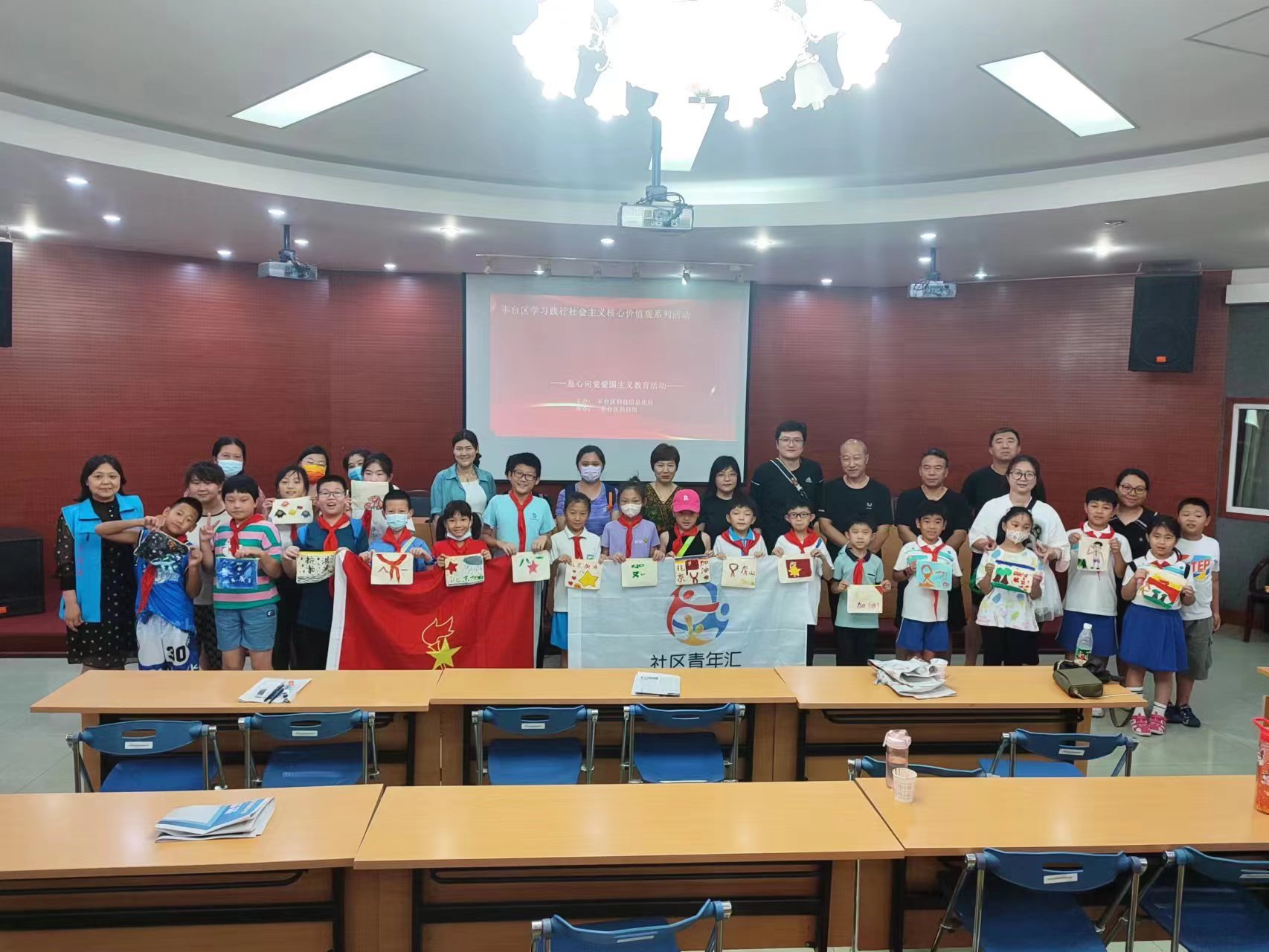 丰台科技馆开展"致敬抗洪军人 绘爱国情怀" 主题科普活动