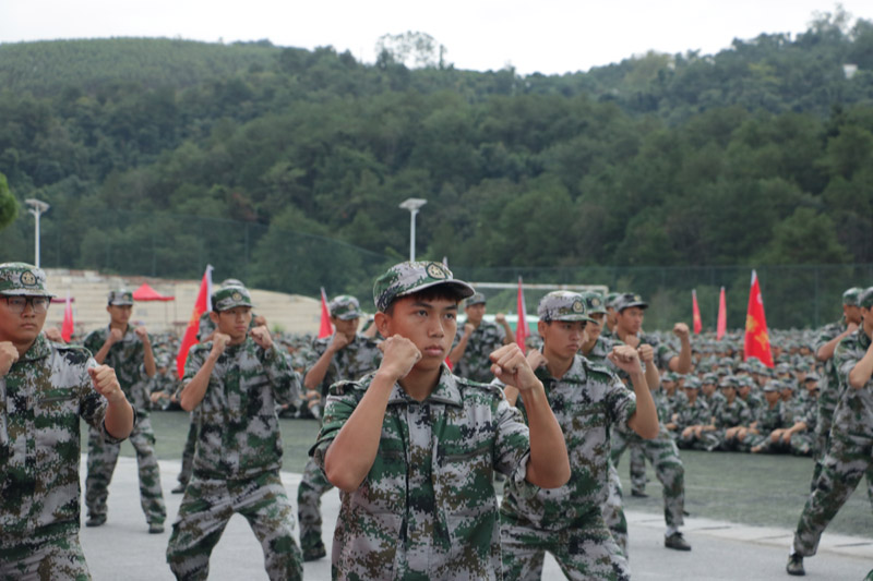 百色学院举行2023级学生军训成果汇报暨总结表彰大会