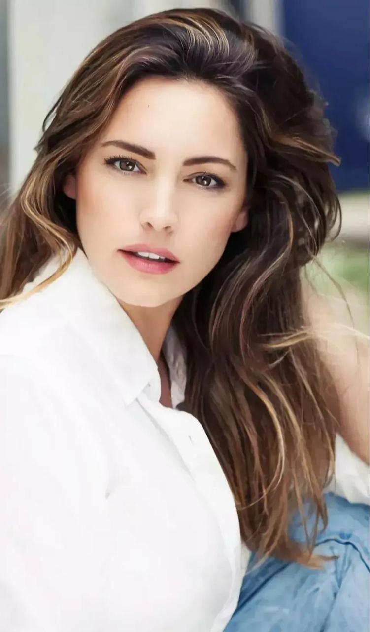 为了艺术献身的女神: -凯莉·布鲁克  (kelly brook),出生于英国