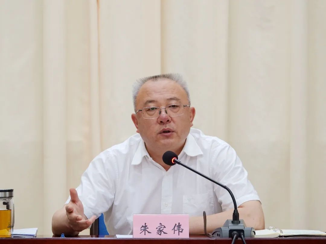 朱家伟主持召开州委专题会议研究经济工作时强调:扛实责任 拼搏奋斗