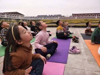 幼儿瑜伽课