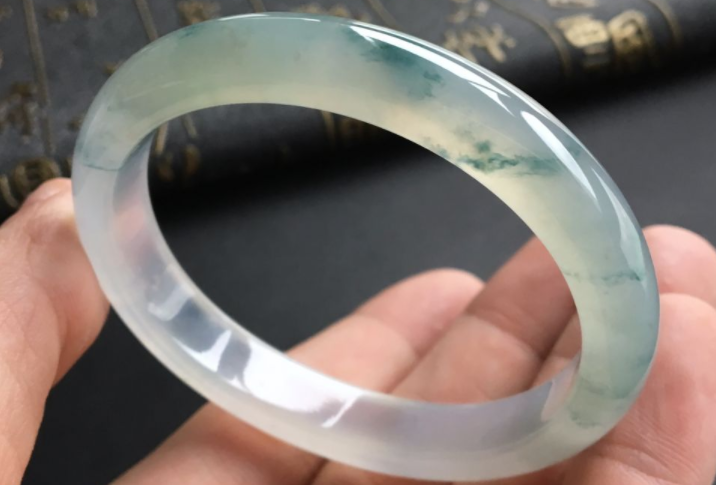 贵妃镯和圆镯的区别