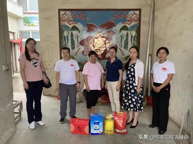 月圆中秋 致敬模范 洛阳市偃师区委宣传部等单位走访慰问道德模范