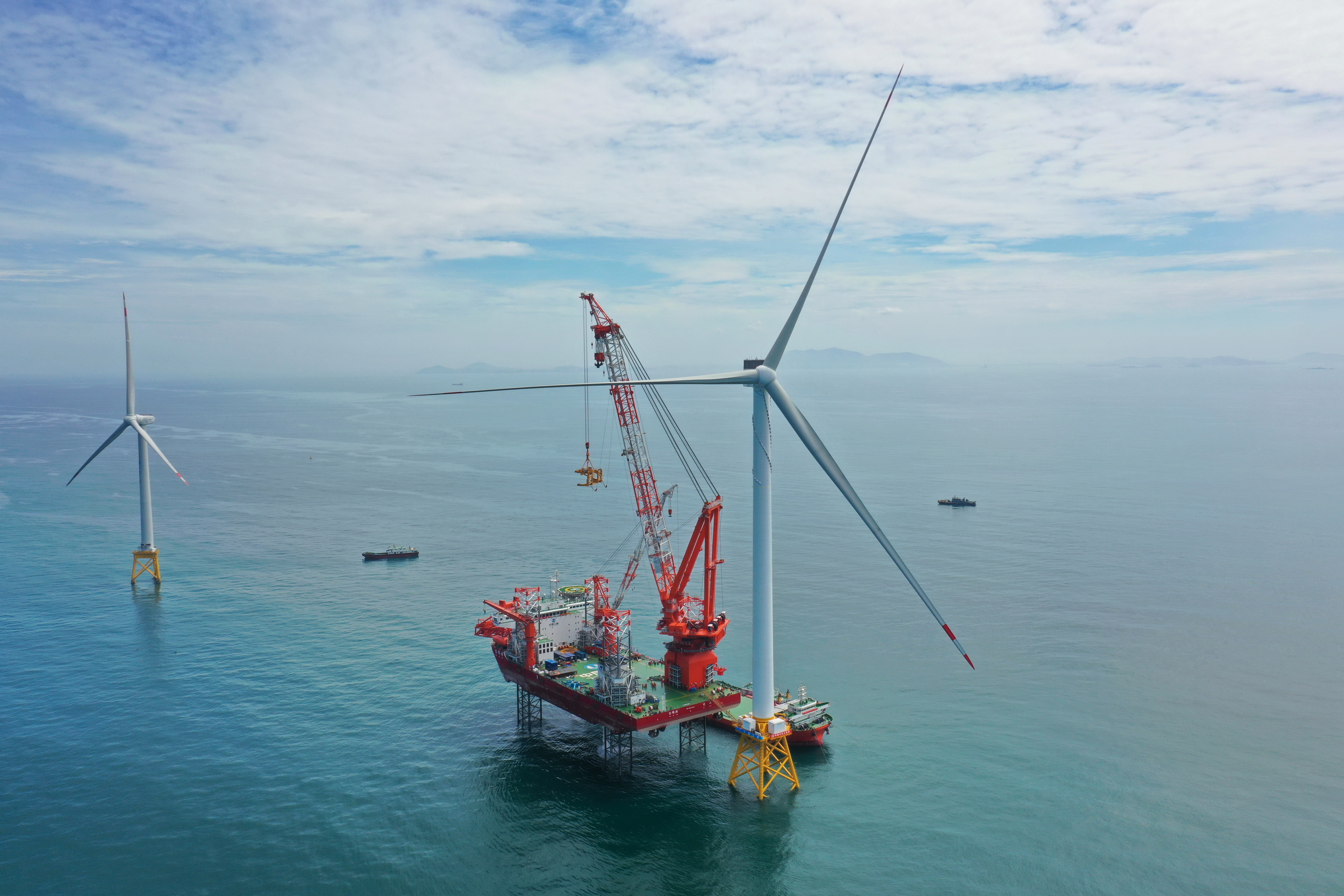 (经济)全球首台16兆瓦海上风电机组在福建成功吊装