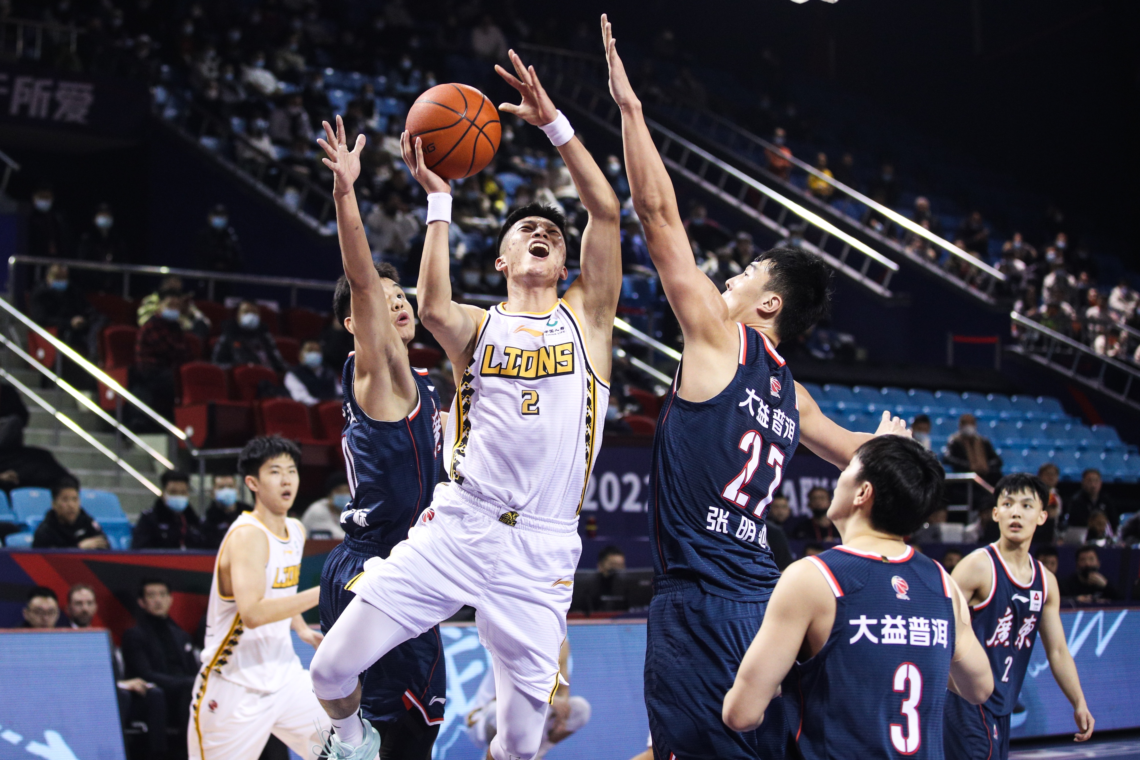 广东队时隔一年再战广厦队,去年失去的,今年请亲手拿回来吧!