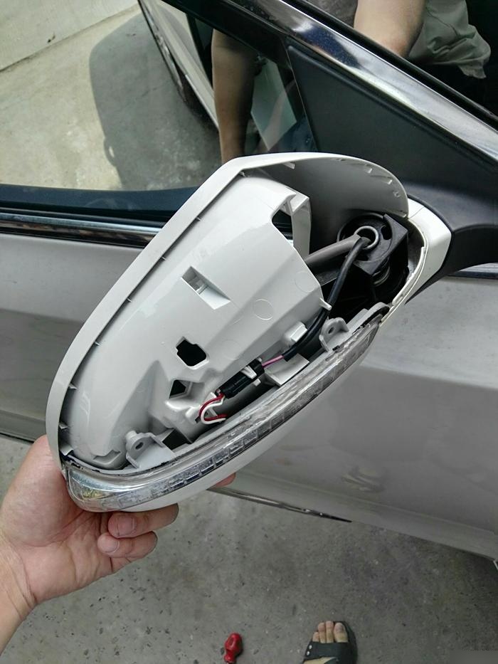 汽车的转向灯怎么换?