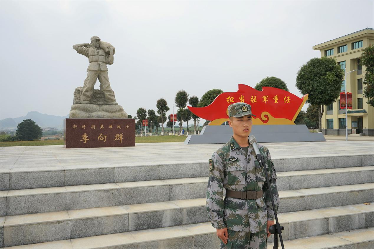 李向群:"新时期英雄战士"的生命凯歌