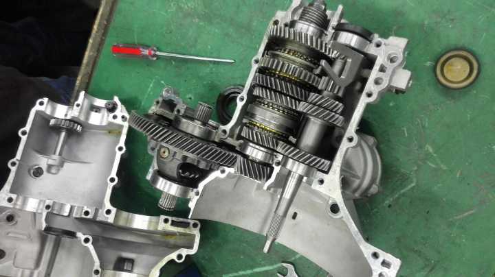 前驱车差速器安装在哪里?