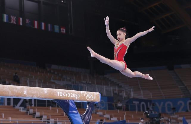 小将管晨辰获奥运会体操女子平衡木金牌!