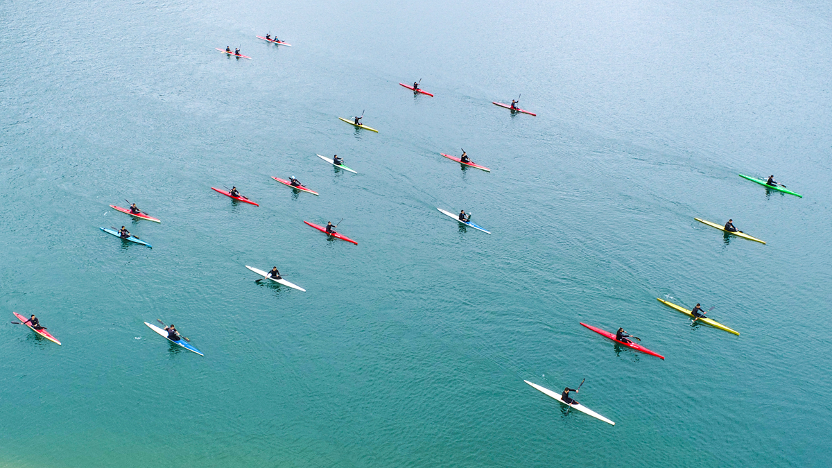 千岛湖上赛艇春训忙