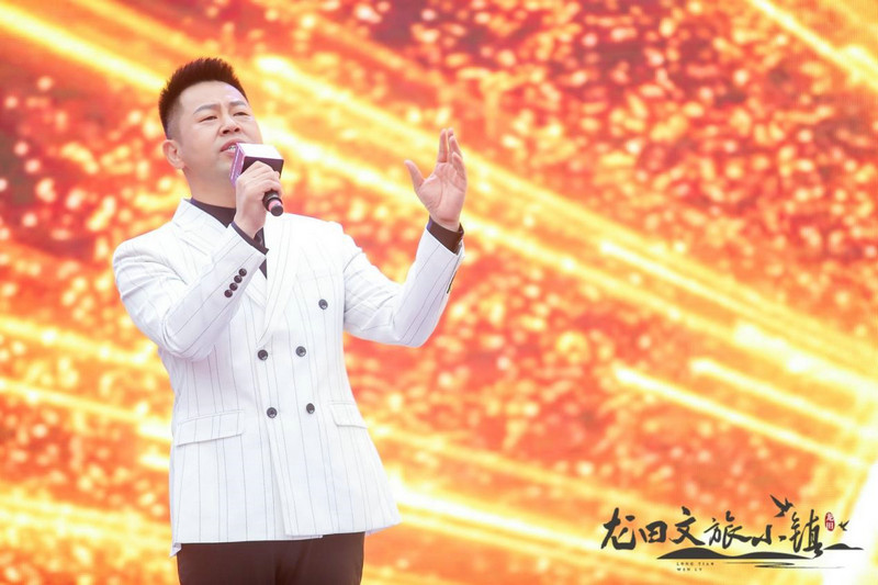 闫寒《光明的翅膀》《平凡》双专辑新闻发布会暨公益演唱会圆满落幕