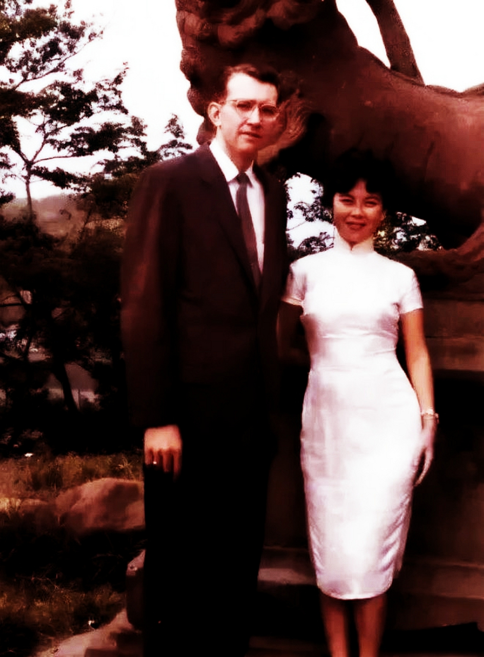 刘艺雯父母的照片图图片