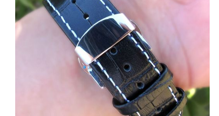 手表皮带有汗臭味用什么来洗