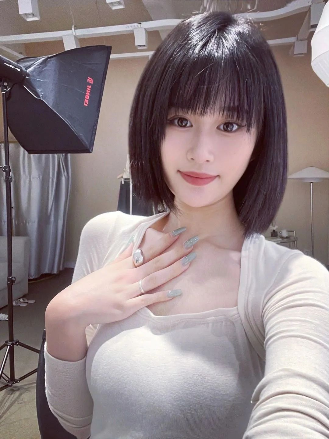 简单大方的茶系短发