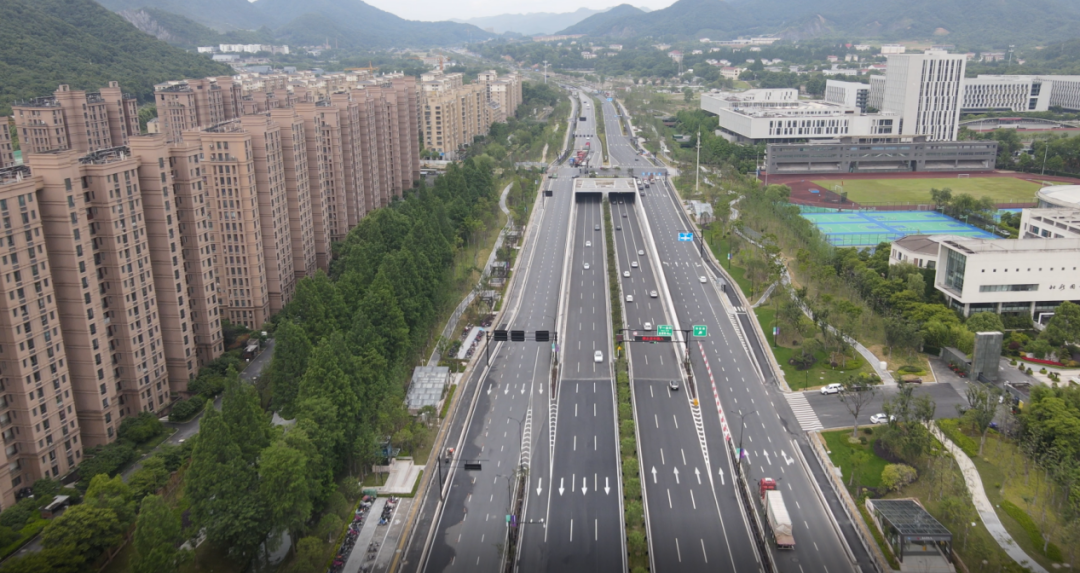 西湖區彩虹快速路西延之江段完工通車,交通再提升!