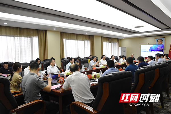 瞿海与北明软件总裁应华江一行座谈