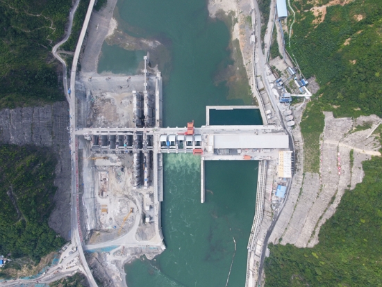 汉江旬阳水电站实现下闸蓄水目标