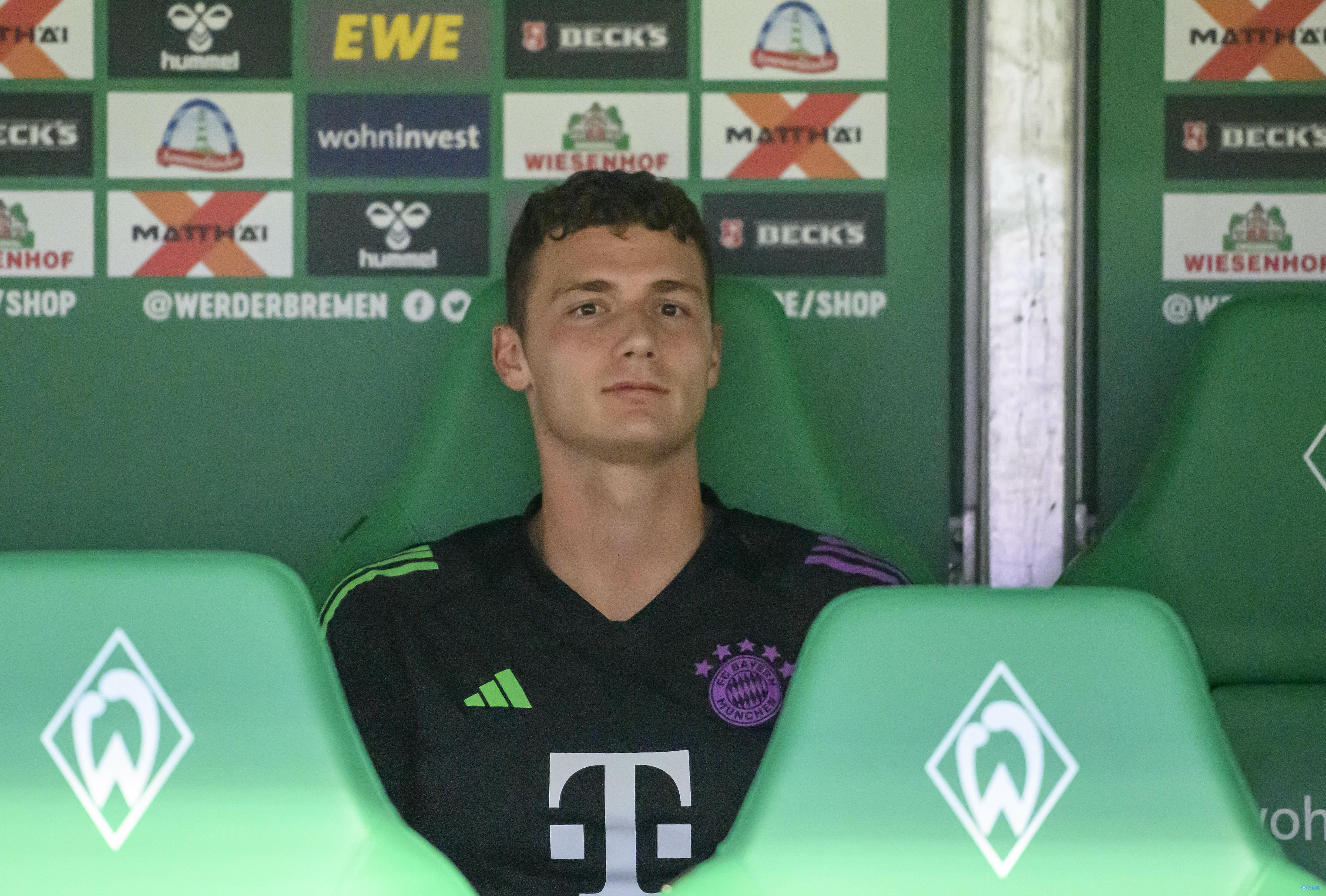 图片报记者:拜仁称帕瓦尔是因背部不适缺席训练,并非罢训