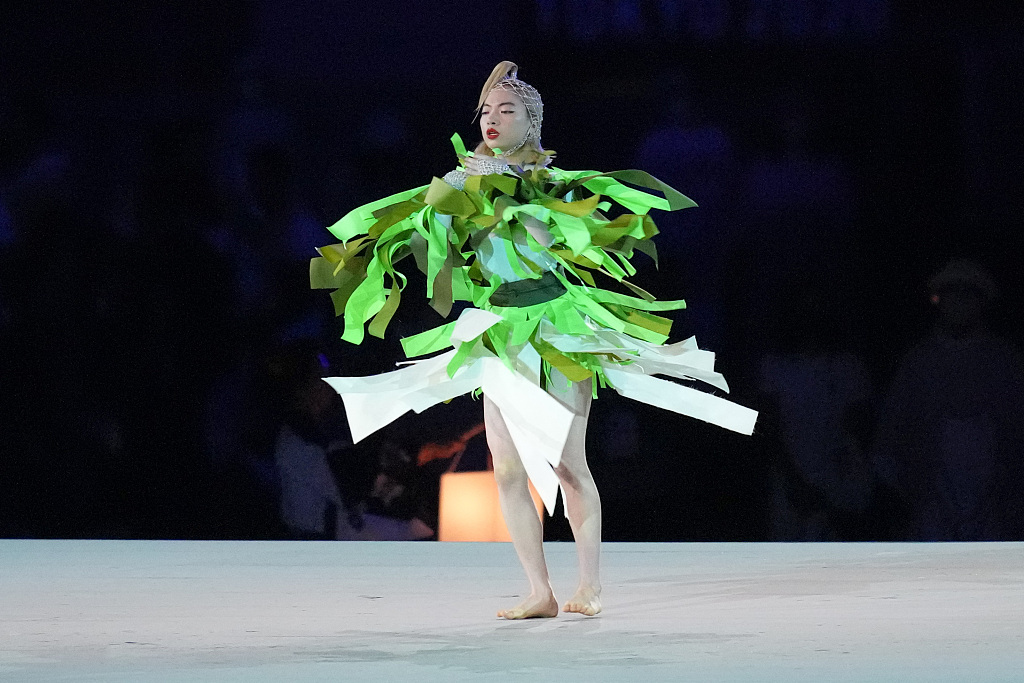 东京奥运会闭幕式绿衣舞者删除推特账号 疑因遭受网络暴力