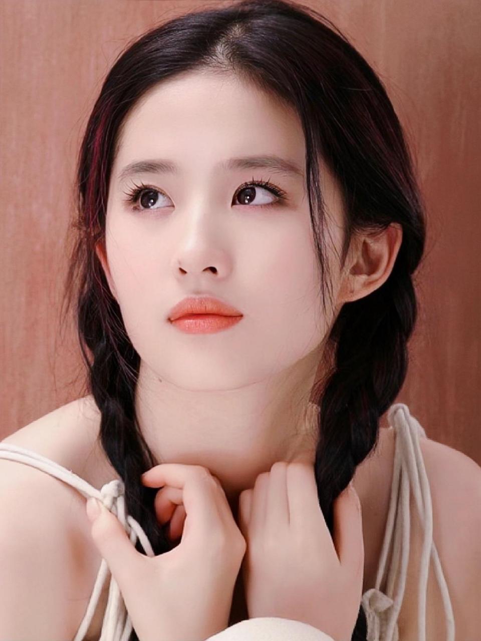 刘天仙从小就很漂亮,从小美到大.