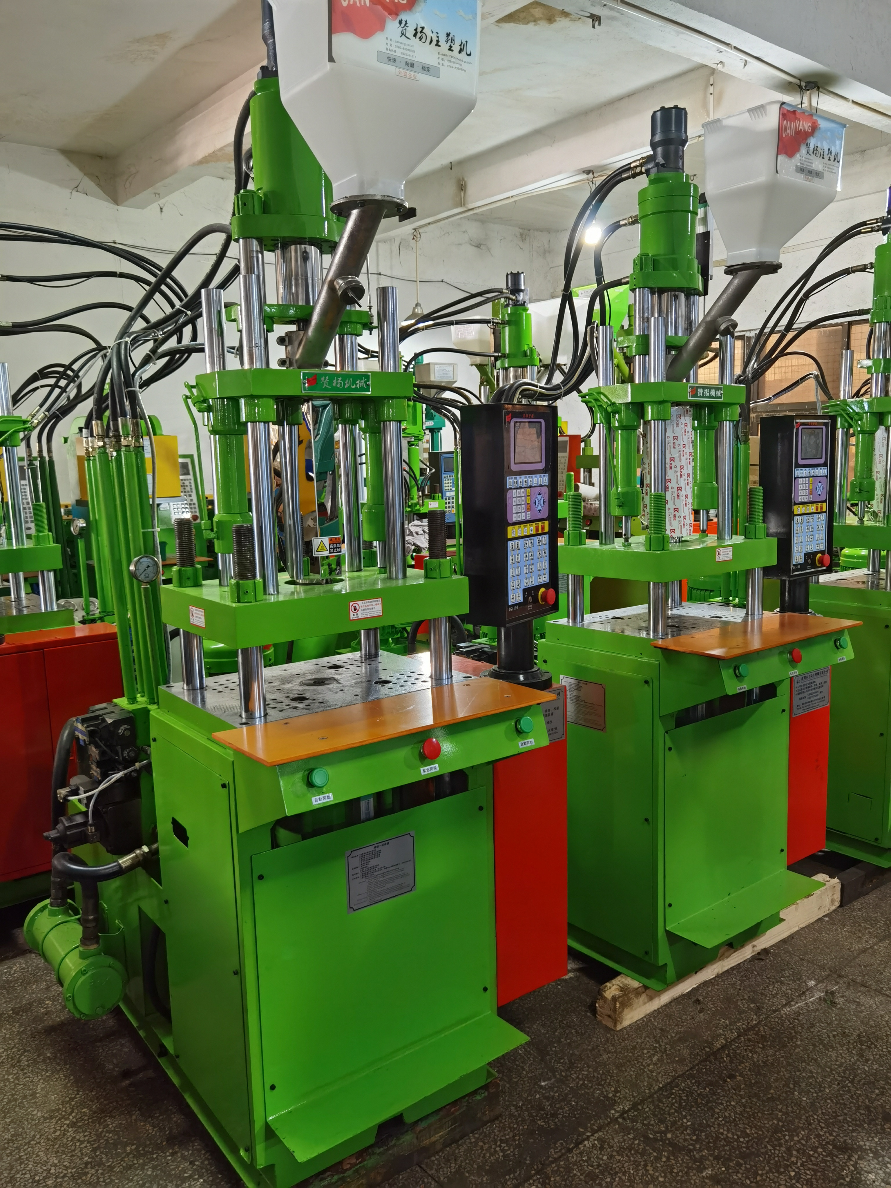 出售45吨二手350九成新立式注塑机