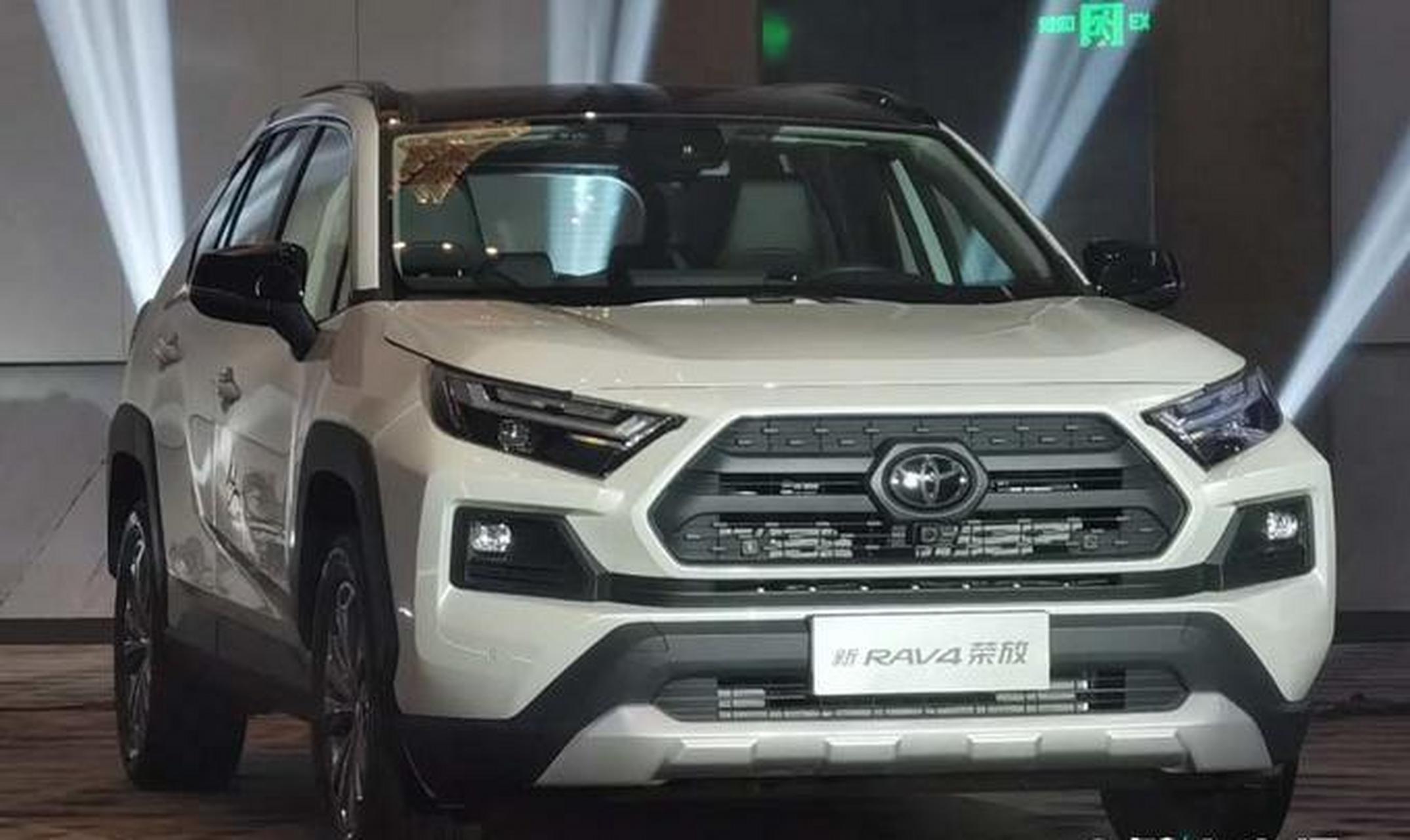 4月27日,一汽丰田2023款rav4荣放家族上市,售价区间为17.68-29.