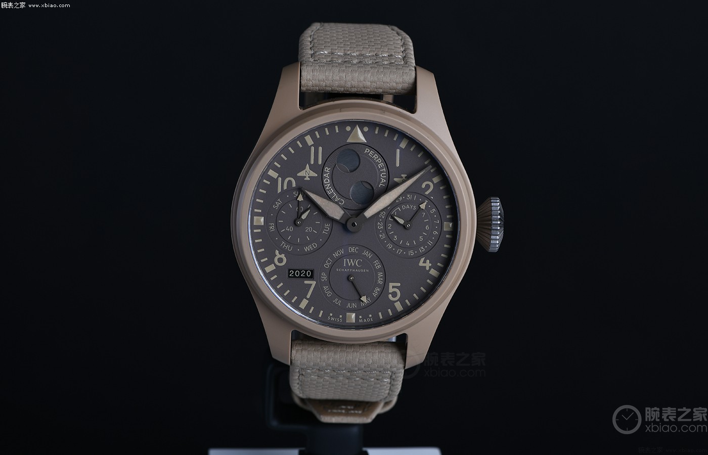 沙色陶瓷 品鉴万国飞行员"莫哈维沙漠"特别版万年历腕表