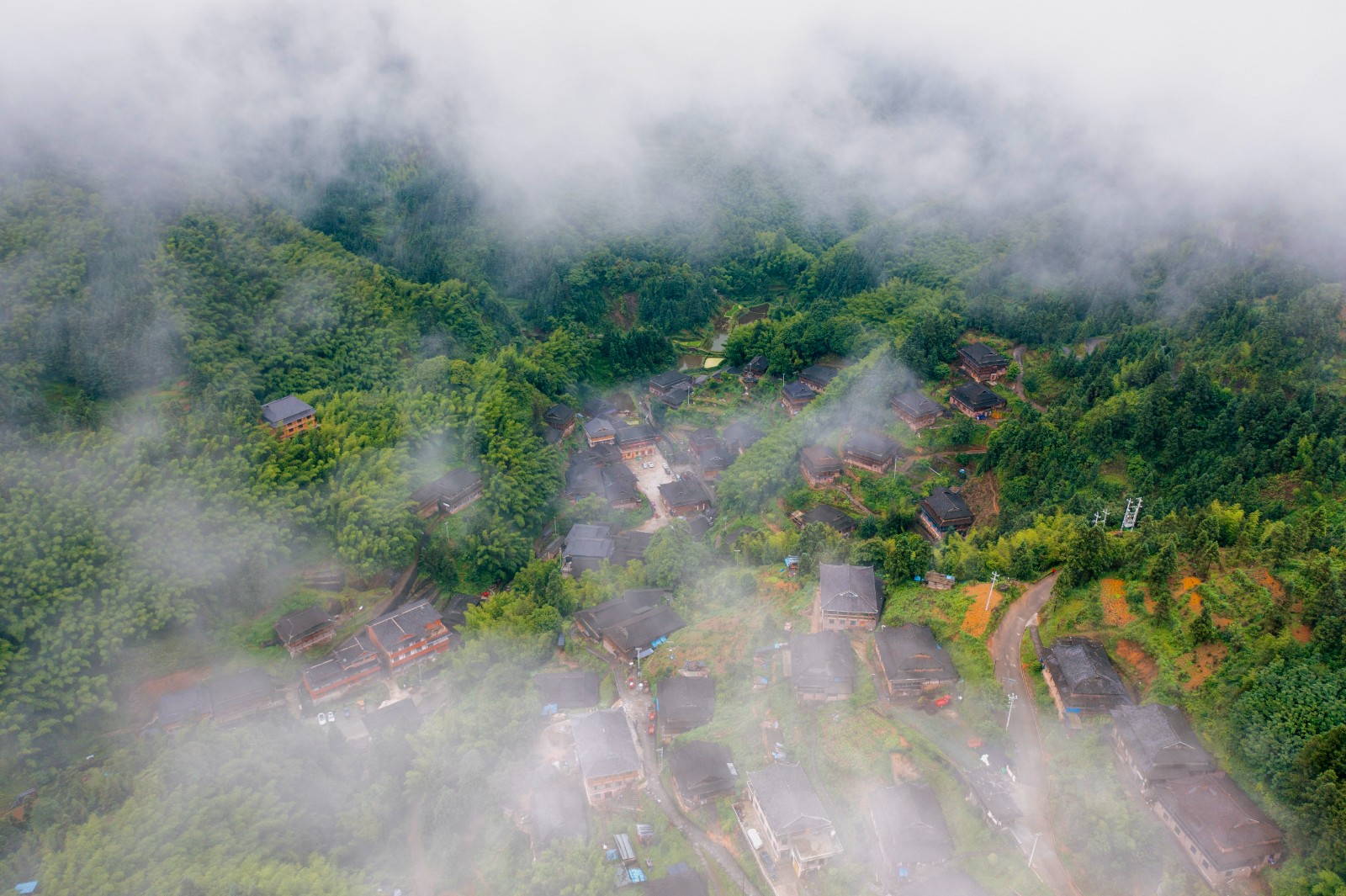 从江县翠里乡:高华村多举措实现环境卫生大改变