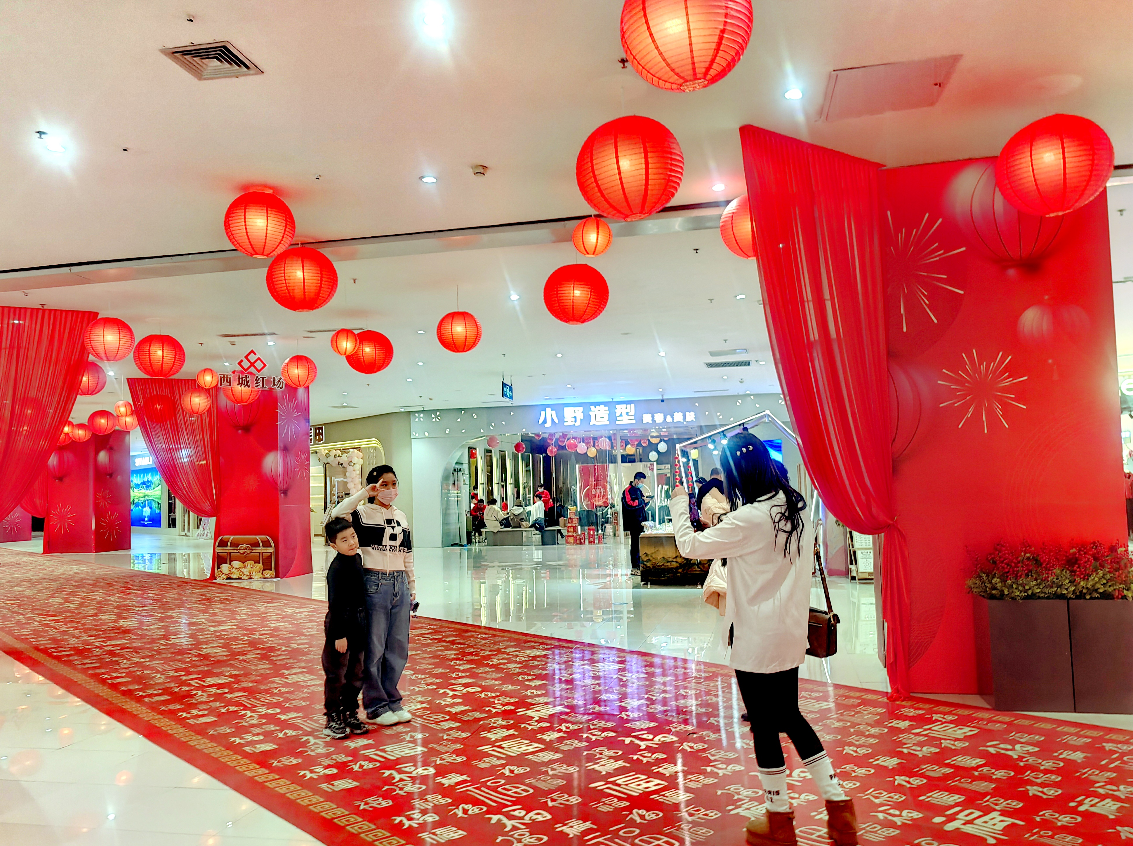 哈尔滨国际时装周|西城红场,走"红毯"沾福气